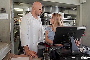 Hot Anal Served In The Kitchen – Khloe Kapri