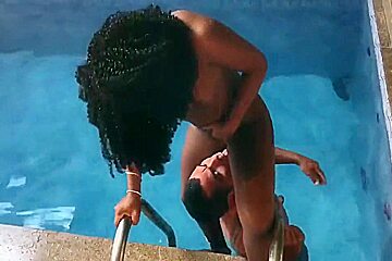 Novinha Safada In Metendo Gostoso Na Piscina-bettohfitness….{assista No Red} 6 Min